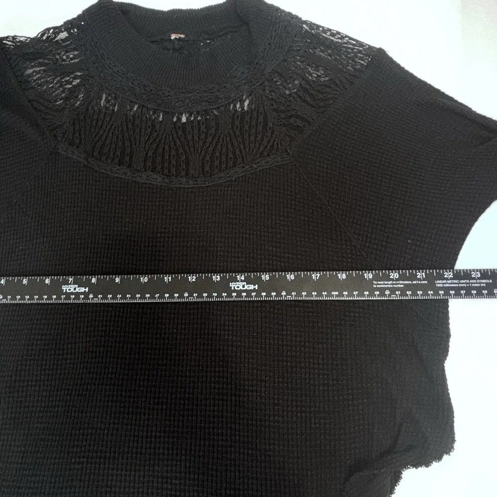 Free People Black Waffle‎ Knit Slouchy Top Long Sleeve Lace Raw Hem Sz SM Goth
